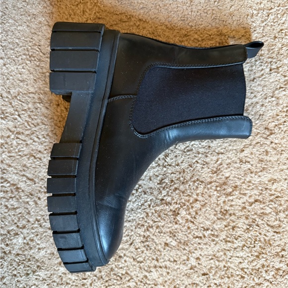 Chunky gore black chelsea boots - Picture 2 of 6